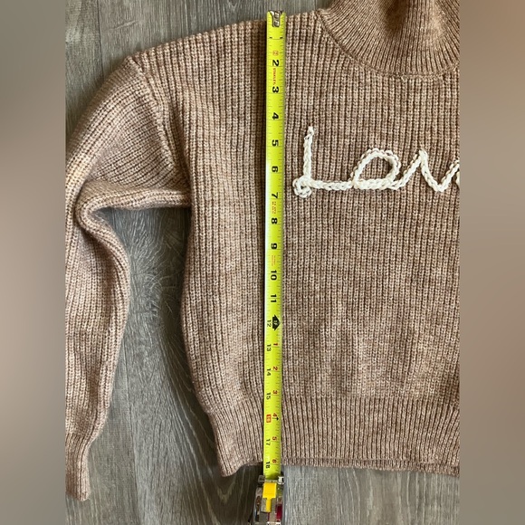 ‘Love’ Sweater - Picture 4 of 6